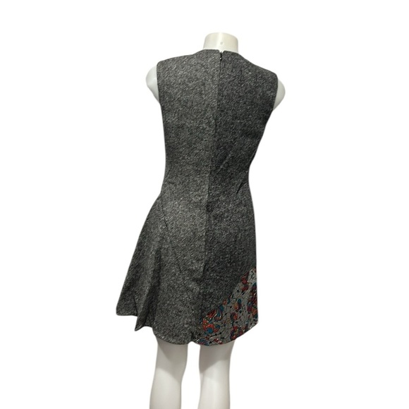 Stella McCarthy gray sleevless fit and flare dress with floral details - Picture 2 of 10